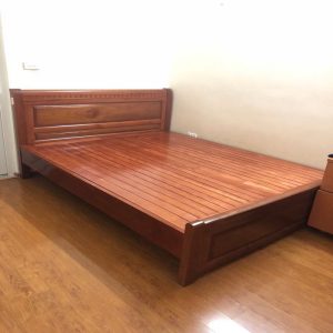 Giường ngủ gỗ nguyên khối 1
