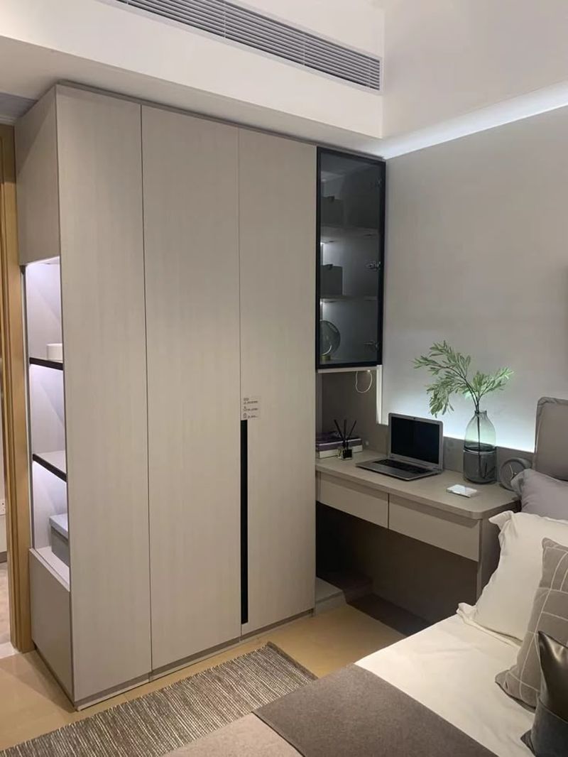 Tủ quần áo kết hợp kệ trang trí 10