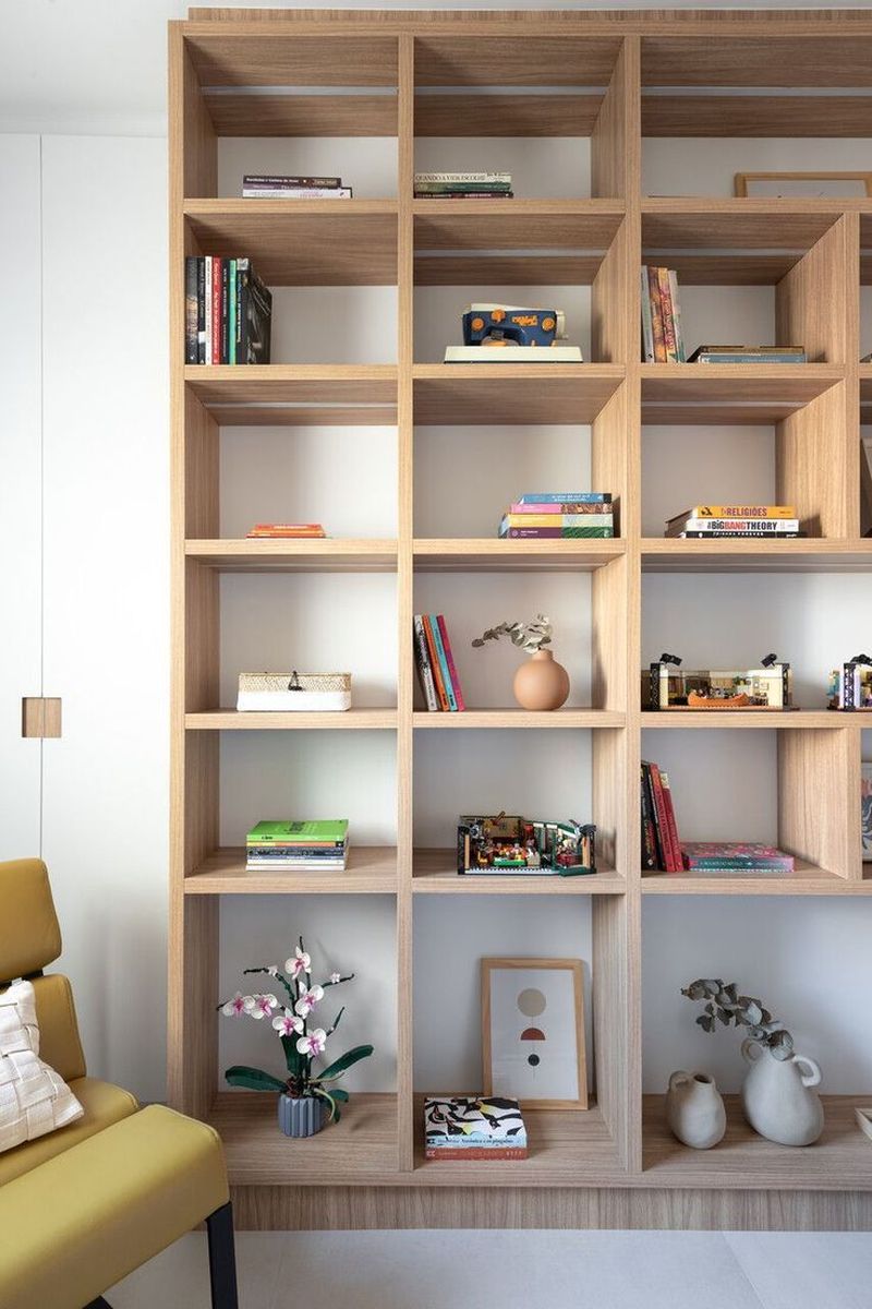 Tủ trưng bày gỗ MDF thiết kế theo yêu cầu 5