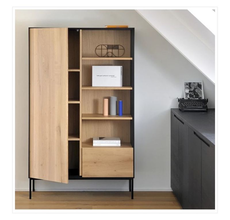 Tủ trưng bày gỗ MDF thiết kế theo yêu cầu 18